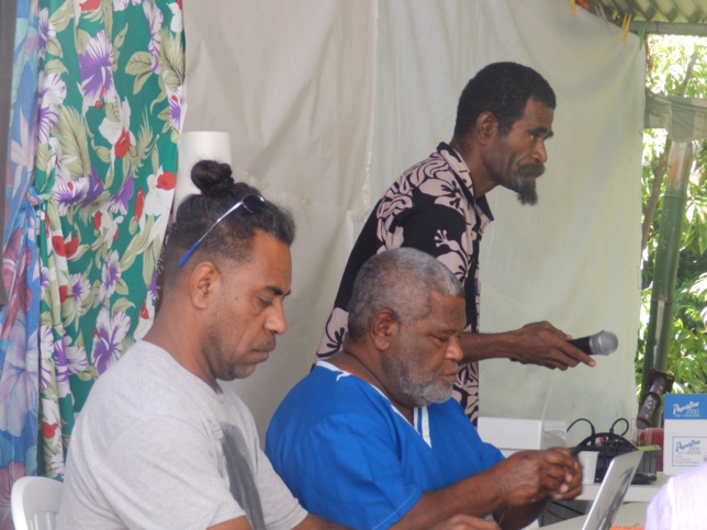 Le modérateur Pasteur Yango WATHA et son équipe. Le modérateur Pasteur Yango WATHA et son équipe.