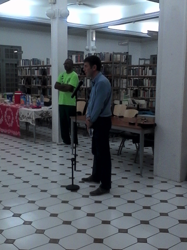 Mr SUBILEAU Directeur du SPIP, présentant l'exposition et son objectif aux visiteurs Mr SUBILEAU Directeur du SPIP, présentant l'exposition et son objectif aux visiteurs