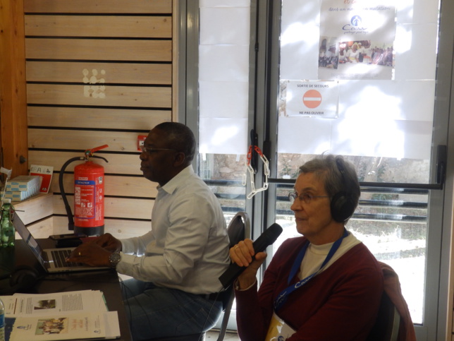 Les interprètes (DAVID-GNAHOUI Emmanuel du Benin et Mme JERDAN Diane des USA) Les interprètes (DAVID-GNAHOUI Emmanuel du Benin et Mme JERDAN Diane des USA)