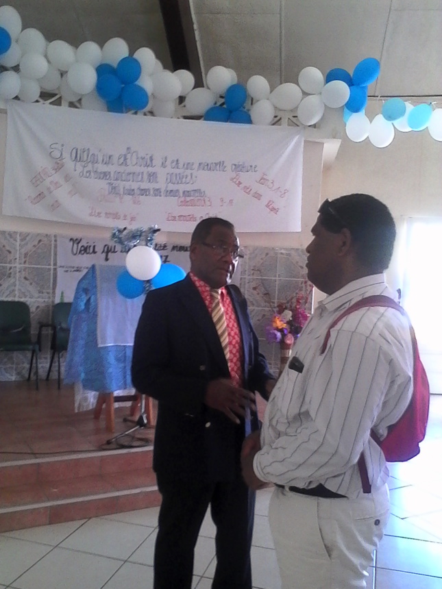 Pasteur LAWI Eötrë et Dk BOLE Hnakötrën. Pasteur LAWI Eötrë et Dk BOLE Hnakötrën.