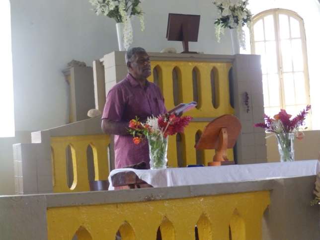 Pasteur WAKAINE Wakira, président de l'EPKNC, préside ce culte d'ouverture de l'année 2017, et l'accueil des étudiants Pasteur WAKAINE Wakira, président de l'EPKNC, préside ce culte d'ouverture de l'année 2017, et l'accueil des étudiants