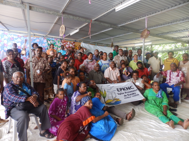 Photo de famille : Yunian de Plum avec Pt Tell et Mamy Laura. Photo de famille : Yunian de Plum avec Pt Tell et Mamy Laura.
