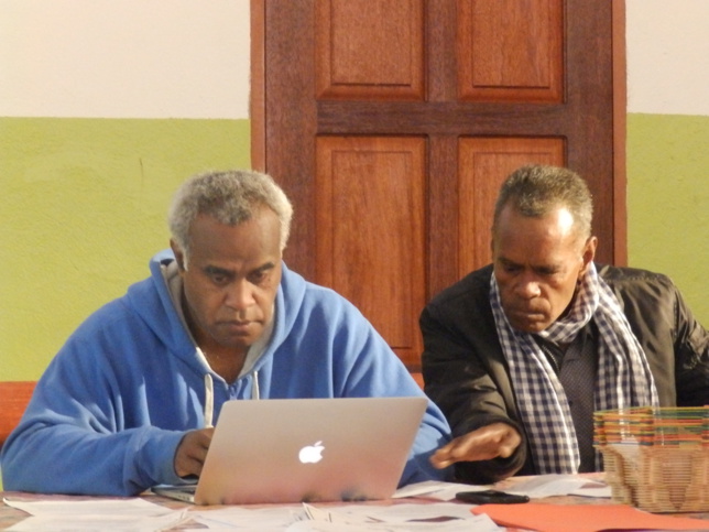Le Modérateur (Pasteur HNAWEONGO Bernard) et Dk PASSA Drumë (Vice-Modérateur).