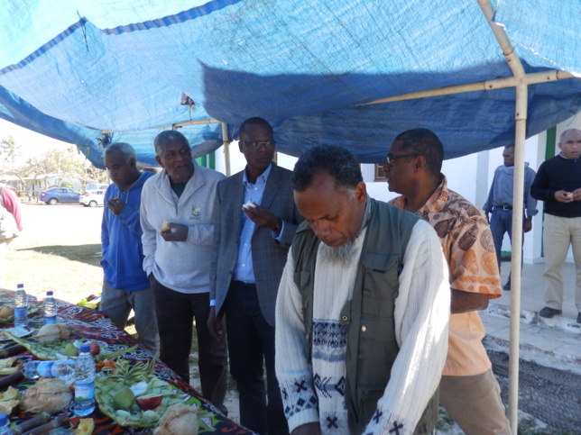 Pasteur KIKI Célestin Secrétaire Général de la Cevaa, Pasteur WAKAINE Wakira, Président de l'EPKNC, avec le Vice-Président (Célestin KAKUE)