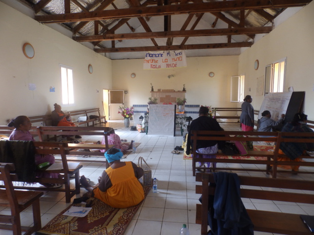Les mamans dans le temple de la paroisse de Kejënyi Les mamans dans le temple de la paroisse de Kejënyi