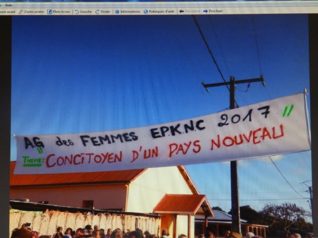 Banderole affichant le thème de l'Eglise