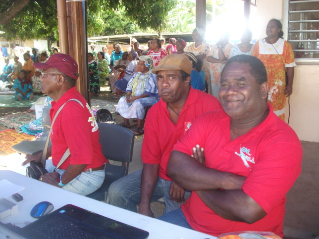 Pasteur Guillaume ROINE (Président du comité 500ème, Pasteur Paxaa SAKILIA (Animateur Théologique de Momawe), et Pasteur Eötrë LAWI (Organisateur des conférences et du forum)