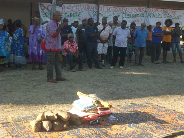 Cérémonie d'aurevoir (Coutumier de l'Aire Ajië/Aro) Cérémonie d'aurevoir (Coutumier de l'Aire Ajië/Aro)