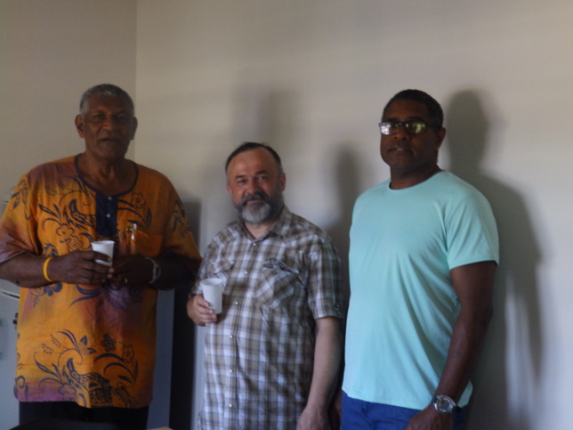 Entouré du Président Pasteur WAKAINE Wakira et du Vice-Président KAKUE Célestin Entouré du Président Pasteur WAKAINE Wakira et du Vice-Président KAKUE Célestin