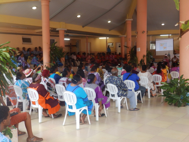 Le culte s'est déroulé sous le grand préau de la paroisse de Montravel Le culte s'est déroulé sous le grand préau de la paroisse de Montravel