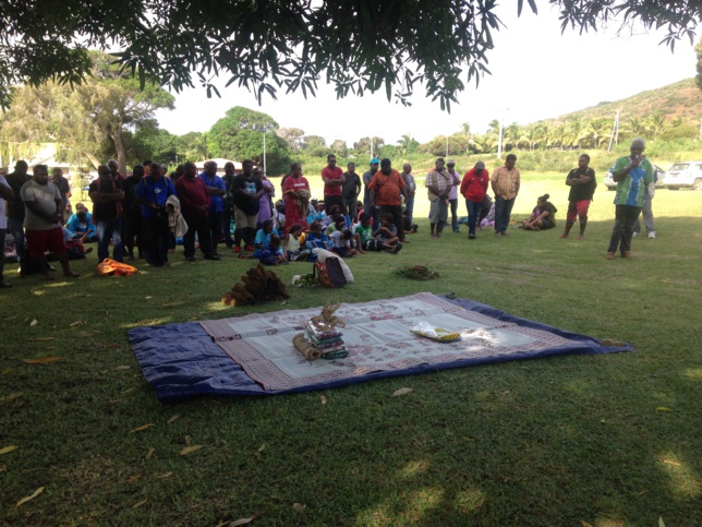 Geste coutumier de la délégation des diacres de Nengone, Drehu et Iaai Geste coutumier de la délégation des diacres de Nengone, Drehu et Iaai