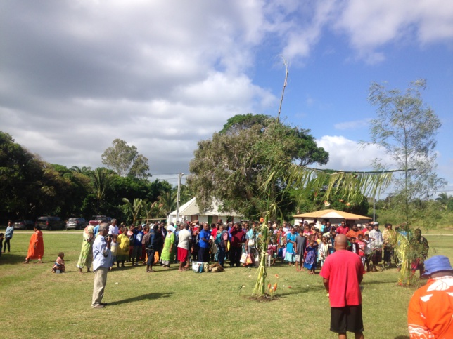 Mr BOUAOUVA Louis, Chef de la tribu de Thiic accueillant la délégation Mr BOUAOUVA Louis, Chef de la tribu de Thiic accueillant la délégation