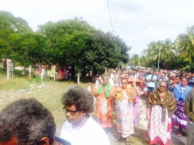 La famille, les amis venus de tout le pays pour les obsèques. La famille, les amis venus de tout le pays pour les obsèques.