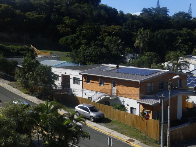 PANNEAUX PHOTOVOLTAÏQUES INSTALLES AU BUREAU DE L'EGLISE A LA VALLEE DU GENIE PANNEAUX PHOTOVOLTAÏQUES INSTALLES AU BUREAU DE L'EGLISE A LA VALLEE DU GENIE