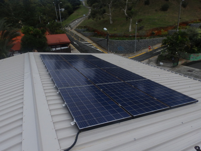 PANNEAUX PHOTOVOLTAÏQUES INSTALLES AU BUREAU DE L'EGLISE A LA VALLEE DU GENIE PANNEAUX PHOTOVOLTAÏQUES INSTALLES AU BUREAU DE L'EGLISE A LA VALLEE DU GENIE