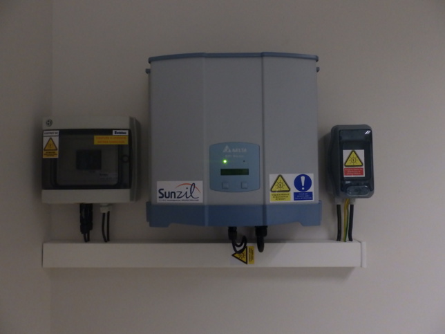 PANNEAUX PHOTOVOLTAÏQUES INSTALLES AU BUREAU DE L'EGLISE A LA VALLEE DU GENIE PANNEAUX PHOTOVOLTAÏQUES INSTALLES AU BUREAU DE L'EGLISE A LA VALLEE DU GENIE