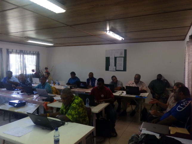 Sérieux et attentifs : " Envoyer et Recevoir " - " Send and receive ". Sérieux et attentifs : " Envoyer et Recevoir " - " Send and receive ".