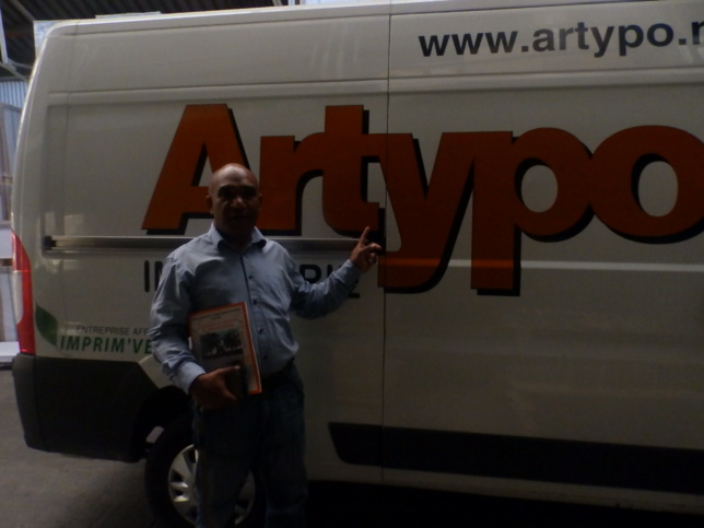 Devant le fourgon Artypo avant la livraison à la Vallée du Génie Devant le fourgon Artypo avant la livraison à la Vallée du Génie