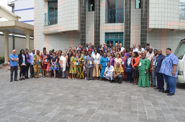 Photo de famille devant l'hôtel