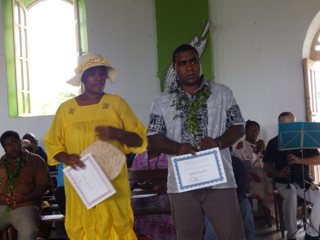 KAUDRE Peter et son épouse avec leurs diplômes exerceront dans la région de Momawe