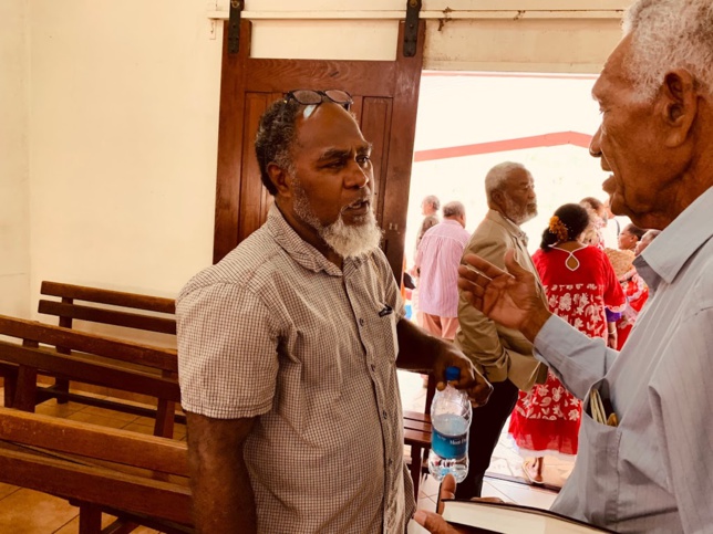 Pasteur BEARUNE Honoré Warisine, aumônier du lycée Dokamo avec le pasteur retraité LALIE Hmana Pasteur BEARUNE Honoré Warisine, aumônier du lycée Dokamo avec le pasteur retraité LALIE Hmana