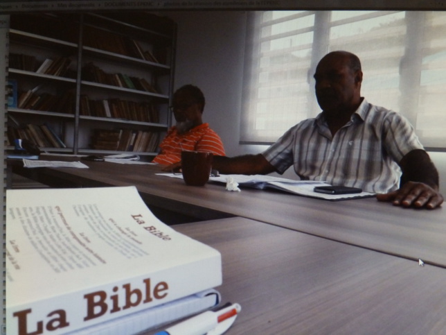Pasteur BEARUNE Warisine, aumônier du lycée de DOKAMO, et Mr IHAGE Victor représentant de l'ASEE.