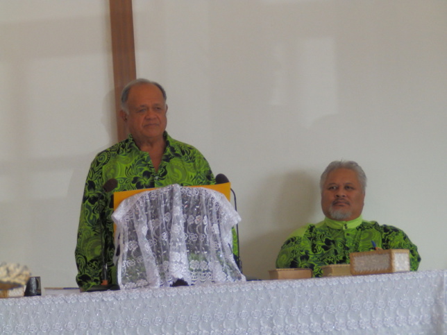 Pasteur Jean TEURURAI Président du 8ème arrondissement et pasteur FLORES Tiare pasteur de la paroisse de la Vallée du Tir