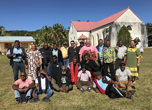 Quelques délégués devant le temple de Rôh Quelques délégués devant le temple de Rôh