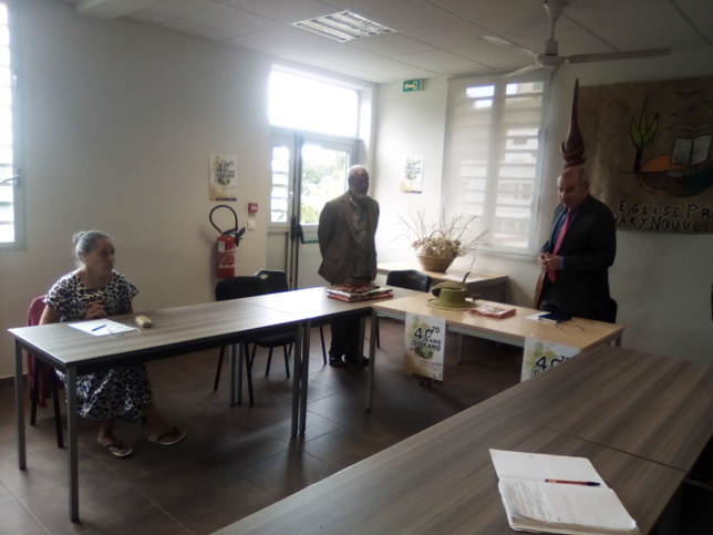 Pasteure KAEMO Marie-Claire, élue lors du dernier synode de Rôh, secrétaire générale de l'EPKNC était présente pour l'accueil du Haussaire Pasteure KAEMO Marie-Claire, élue lors du dernier synode de Rôh, secrétaire générale de l'EPKNC était présente pour l'accueil du Haussaire