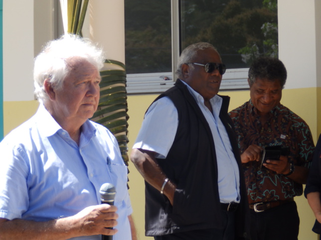 Mr Louis-José Barbonçon, Joseph CAHIE, et Jean Paul HELLOA, psychologue dans l'Alliance Scolaire Mr Louis-José Barbonçon, Joseph CAHIE, et Jean Paul HELLOA, psychologue dans l'Alliance Scolaire