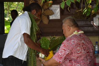 Pt FLORES accueilli par le Chef de Tenane, CAWIDRONE Cawi