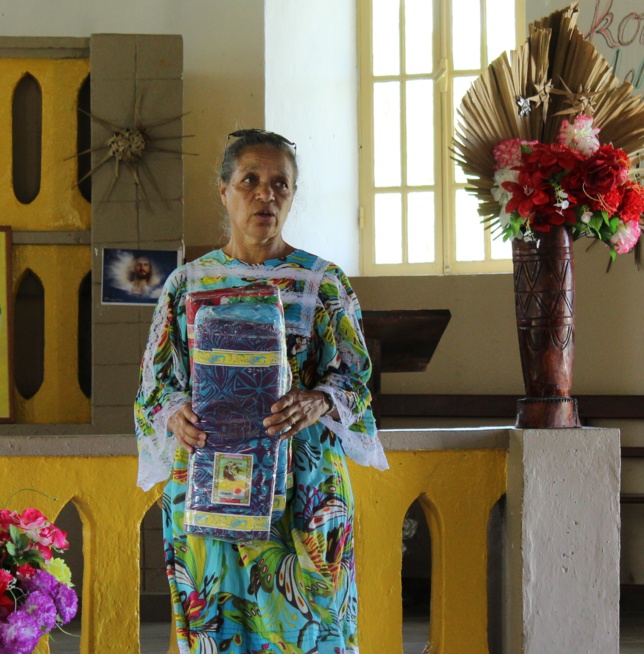 La directrice Pasteure KAEMO Marie-Claire accueille le Pasteur Jemes et sa famille. La directrice Pasteure KAEMO Marie-Claire accueille le Pasteur Jemes et sa famille.