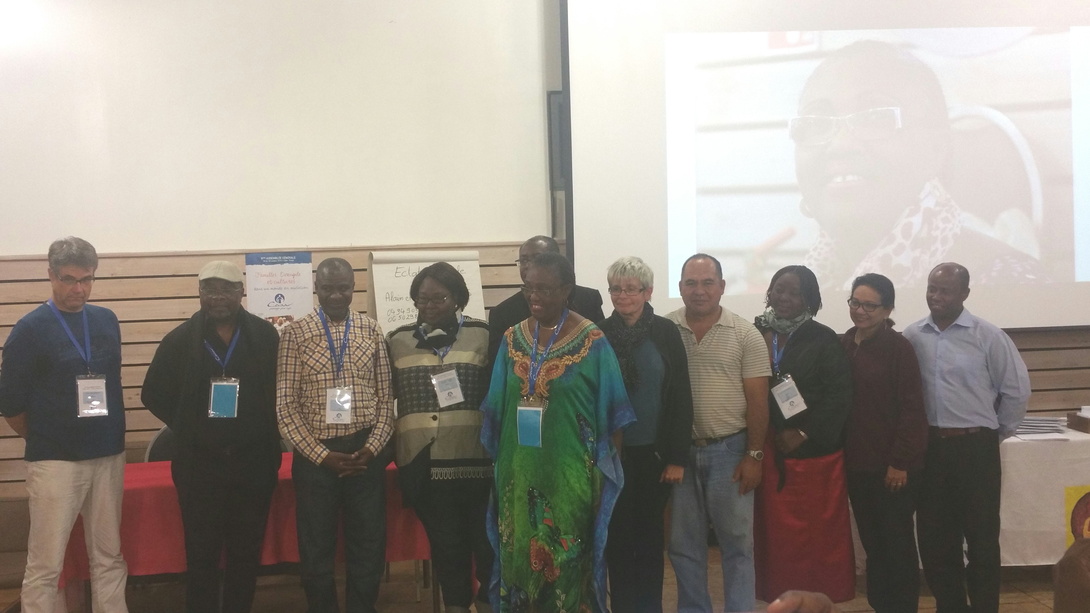La Présidente de la Cevaa, Mme MBATCHOU Henriette, avec le nouveau Conseil Exécutif