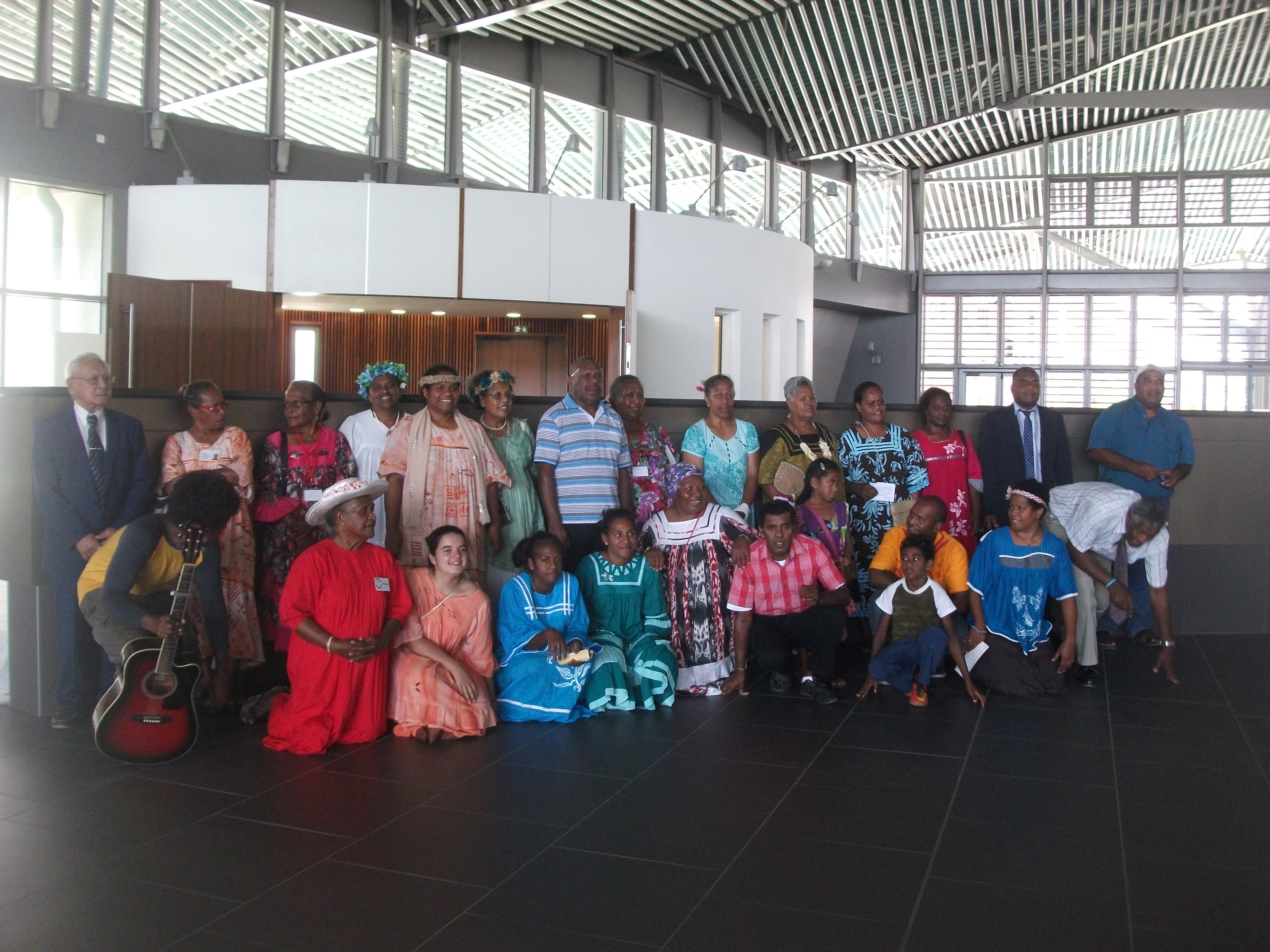 Le groupe de l'aumônerie des hôpitaux avec le pasteur aumônier HAMU Belë Le groupe de l'aumônerie des hôpitaux avec le pasteur aumônier HAMU Belë