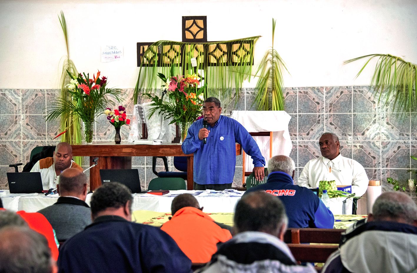 Pasteur PADOME Paul Kâbo, secrétaire général de l'EPKNC, présentant au synode le rapport du Conseil Exécutif.
