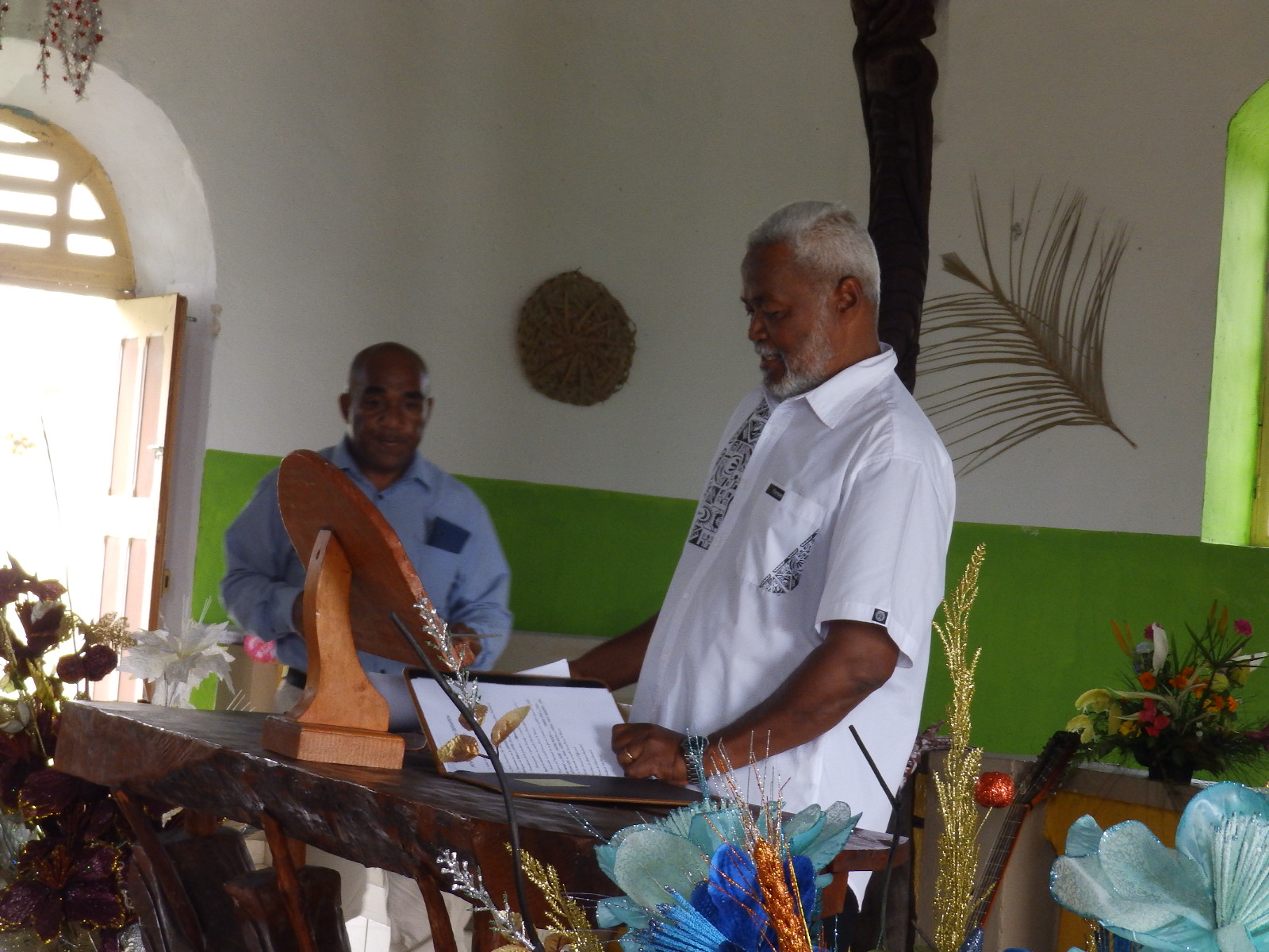 Pasteur KAEMO Höcë, président de l'EPKNC lors du culte de graduation. Pasteur KAEMO Höcë, président de l'EPKNC lors du culte de graduation.
