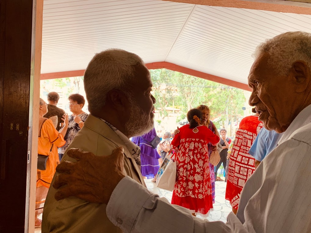 Pasteur KAEMO Höcë président de l'EPKNC avec le pasteur retraité LALIE Hmana